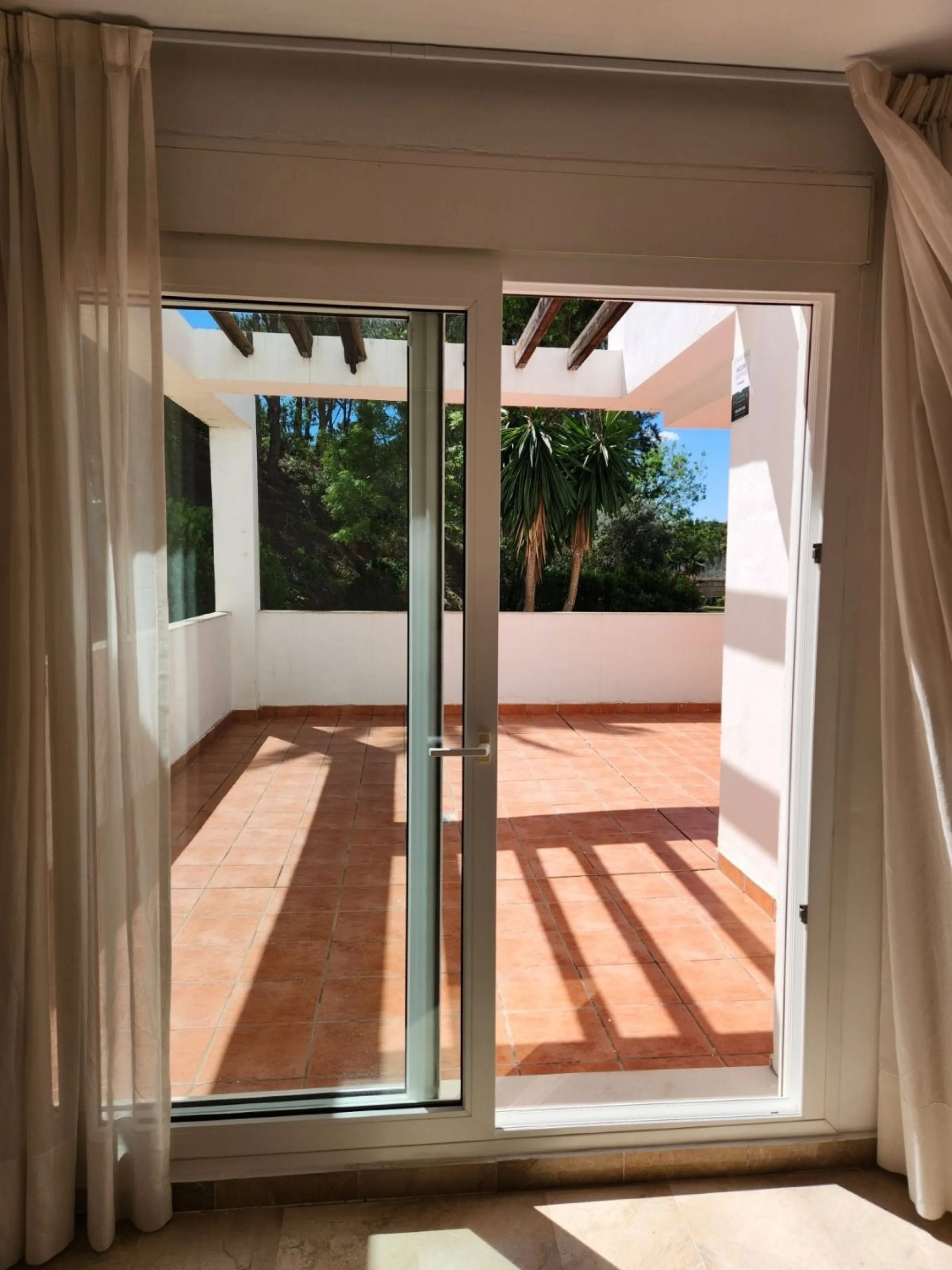 BRIGHT AND SPACIOUS APARTMENT NEXT TO A GOLF COURSE IN BENALMADENA