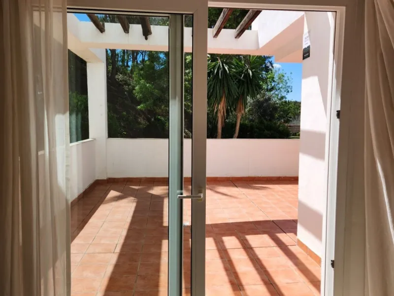 BRIGHT AND SPACIOUS APARTMENT NEXT TO A GOLF COURSE IN BENALMADENA