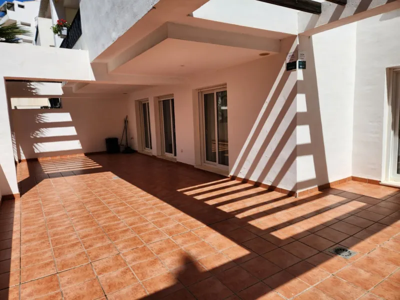 BRIGHT AND SPACIOUS APARTMENT NEXT TO A GOLF COURSE IN BENALMADENA