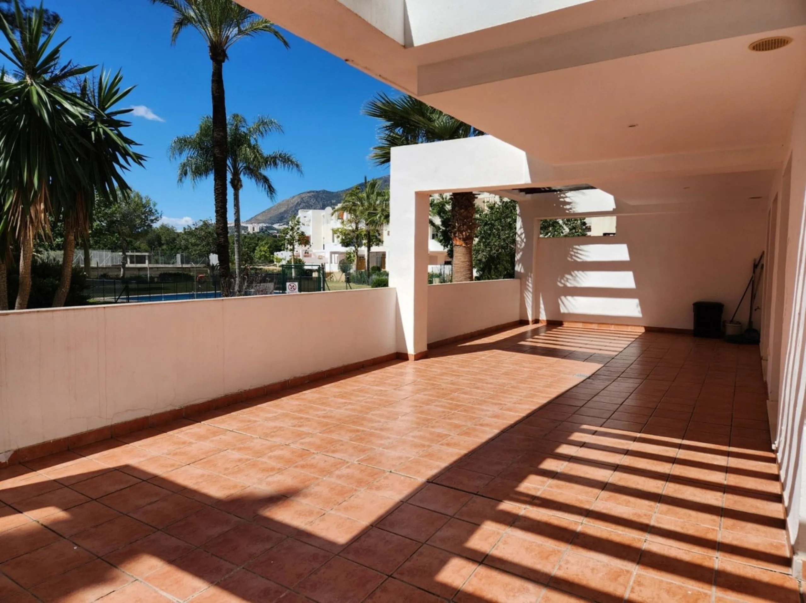 BRIGHT AND SPACIOUS APARTMENT NEXT TO A GOLF COURSE IN BENALMADENA