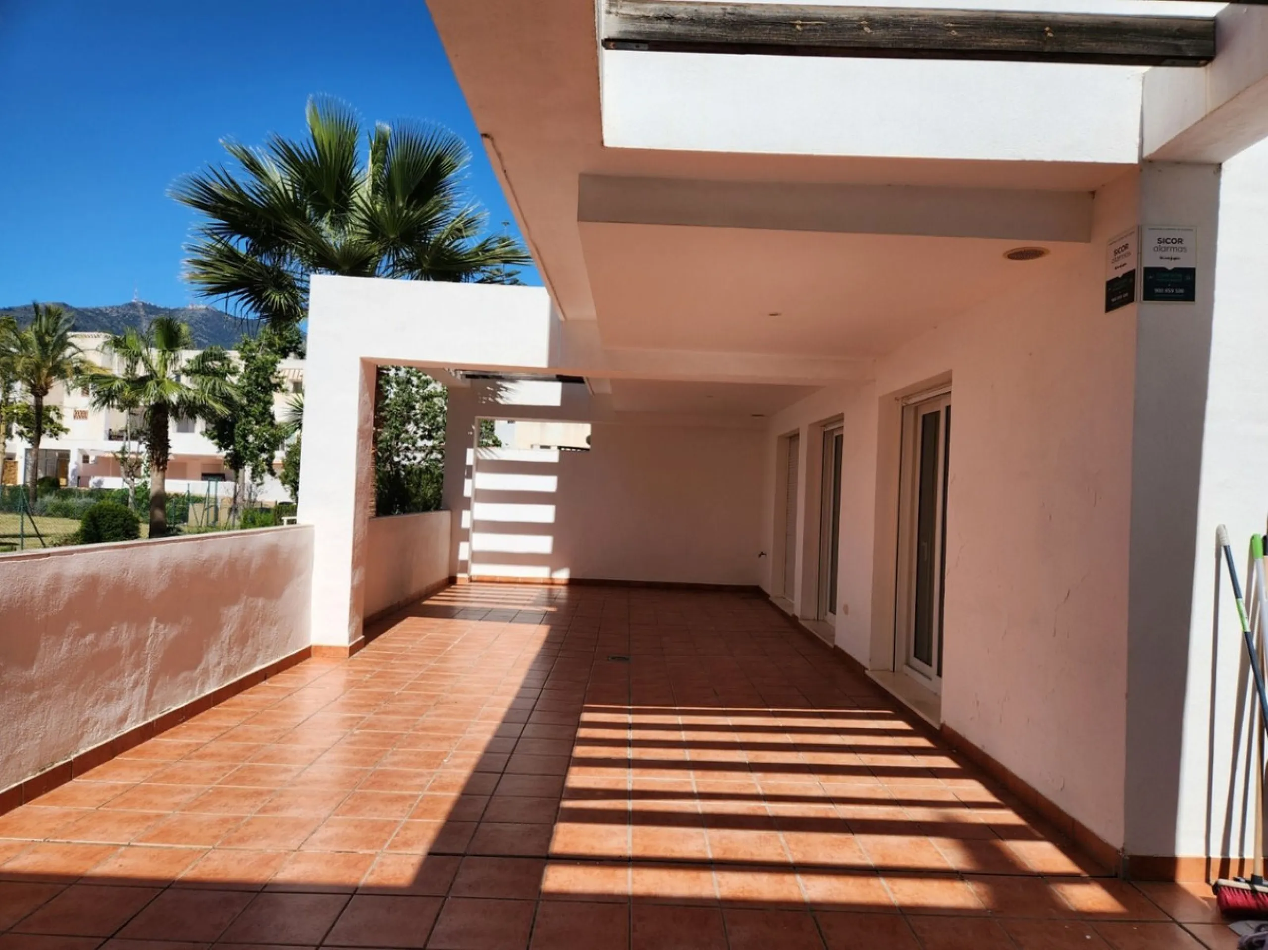 BRIGHT AND SPACIOUS APARTMENT NEXT TO A GOLF COURSE IN BENALMADENA