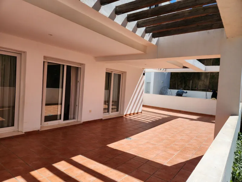BRIGHT AND SPACIOUS APARTMENT NEXT TO A GOLF COURSE IN BENALMADENA