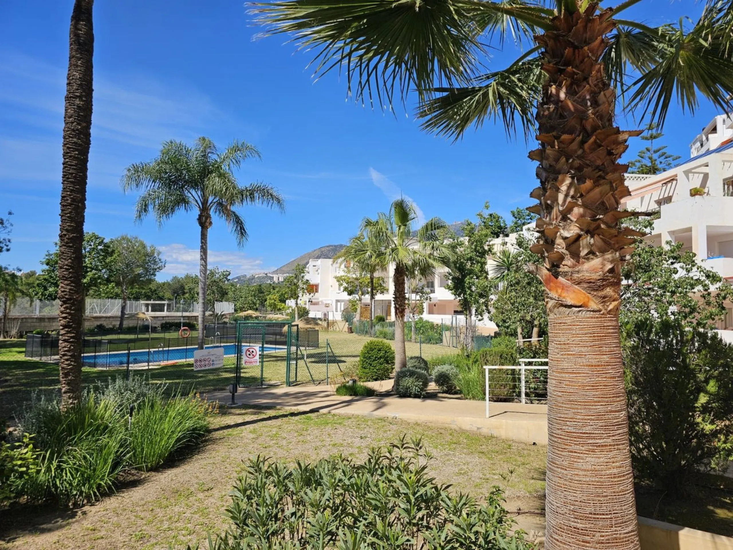 BRIGHT AND SPACIOUS APARTMENT NEXT TO A GOLF COURSE IN BENALMADENA
