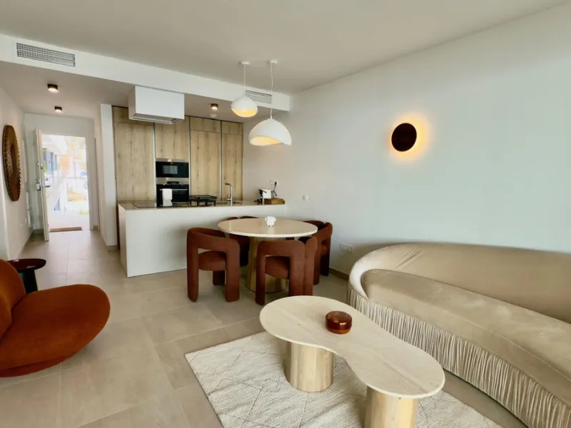 Beautifully presented 2-bedroom, 2-bathroom apartment located in the prestigious Reserva del Higuerón, El Higuerón. The property offers an open-plan living area with direct access to a spacious terrace and stunning sea views, a fully equipped modern kitch