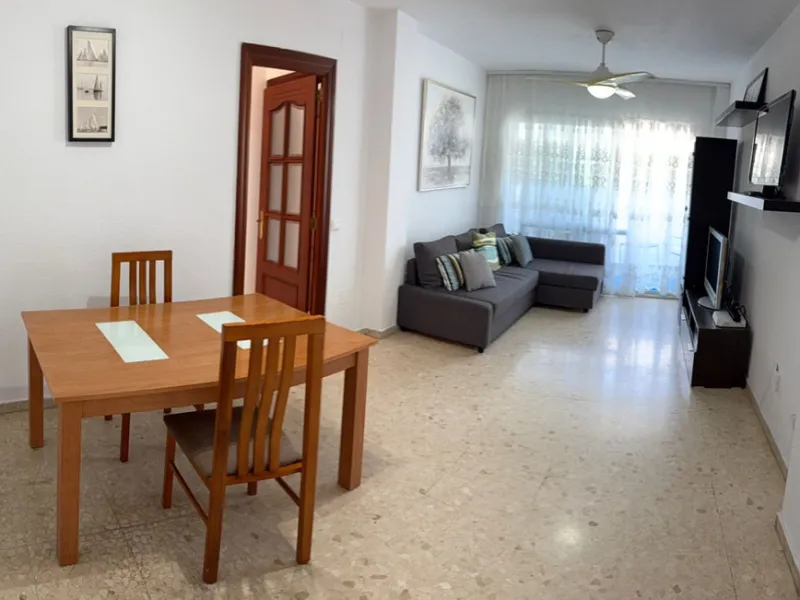 Apartment for Sale in the Center of Torremolinos – Gated Community with Pool and Gardens