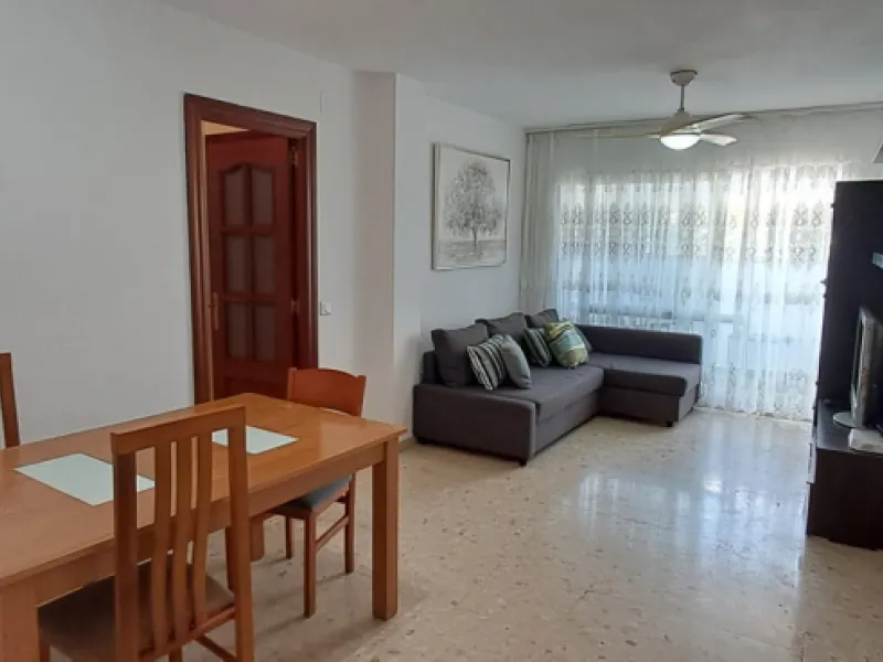 Apartment for Sale in the Center of Torremolinos – Gated Community with Pool and Gardens