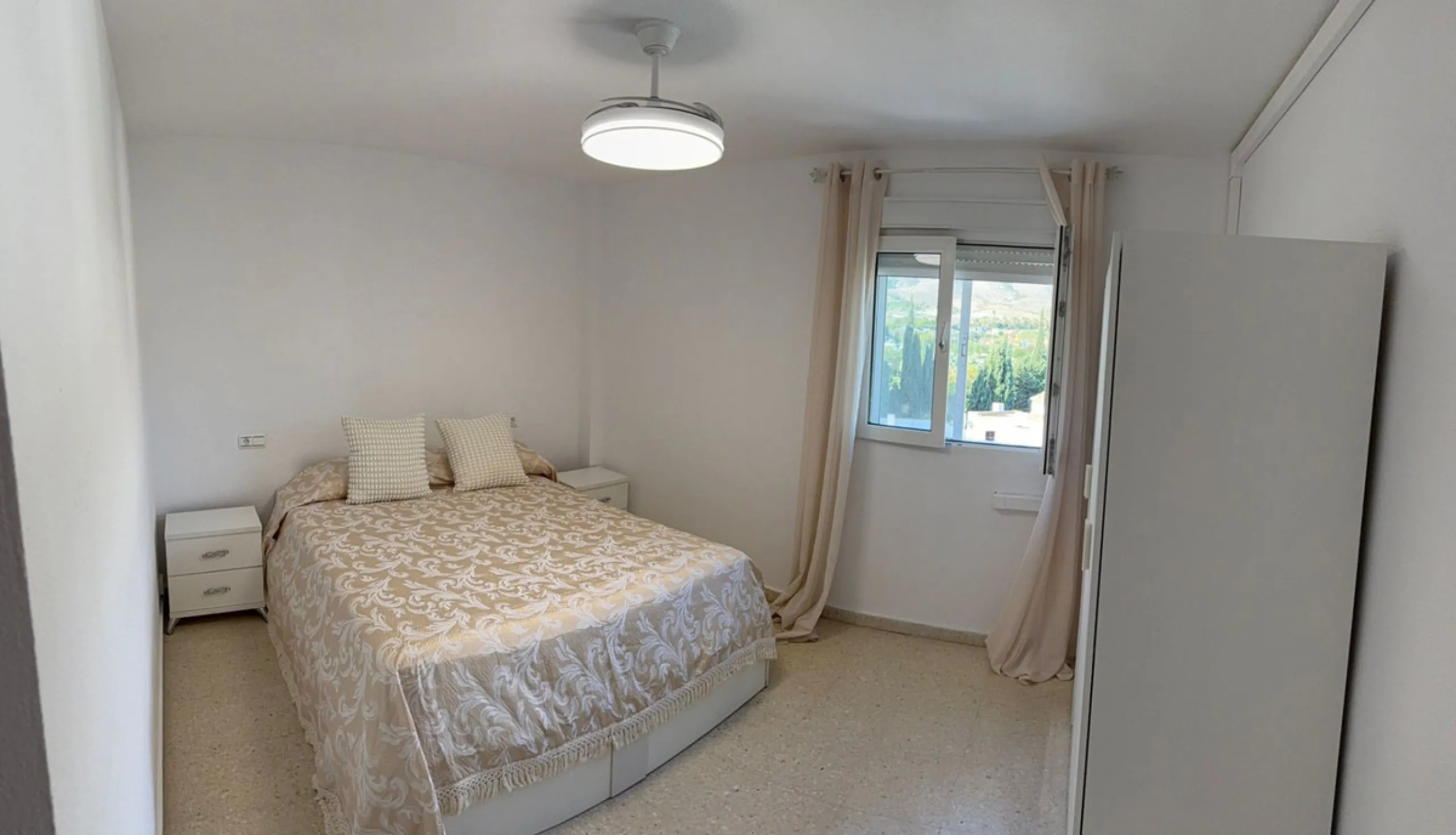 Apartment for Sale in the Center of Torremolinos – Gated Community with Pool and Gardens