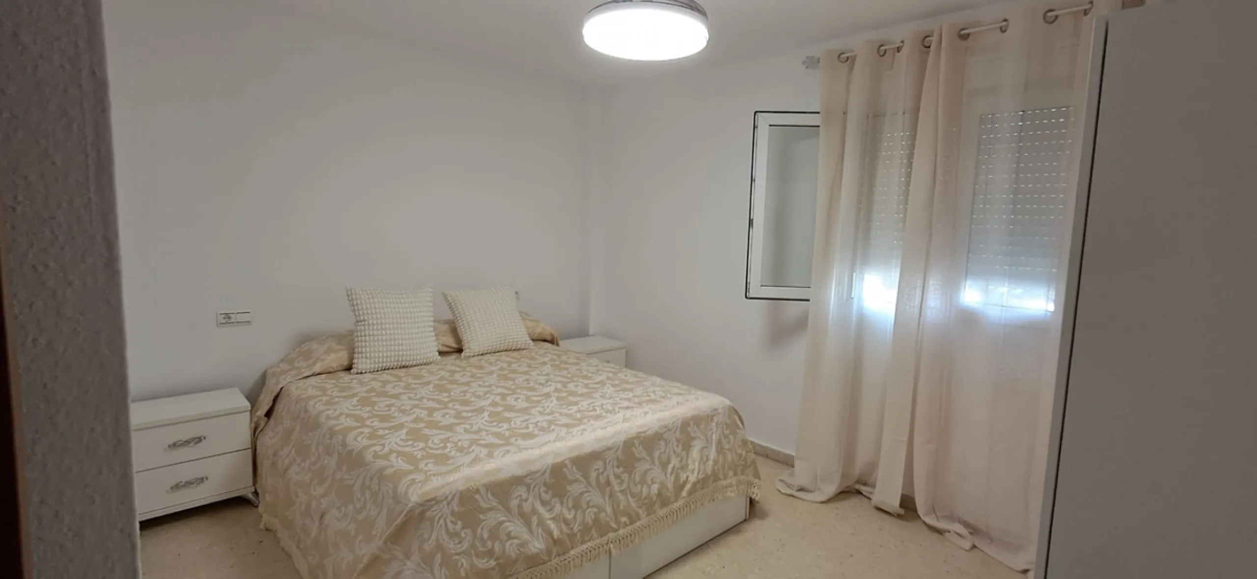 Apartment for Sale in the Center of Torremolinos – Gated Community with Pool and Gardens
