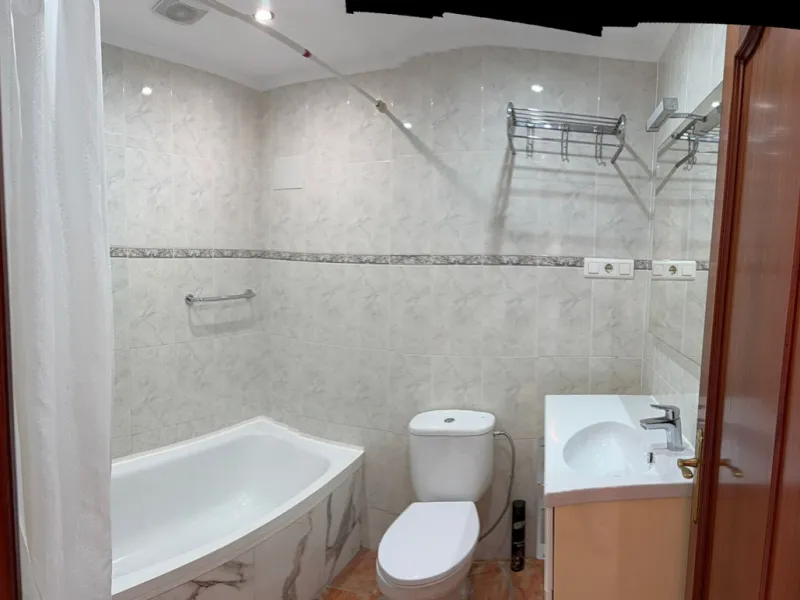 Apartment for Sale in the Center of Torremolinos – Gated Community with Pool and Gardens