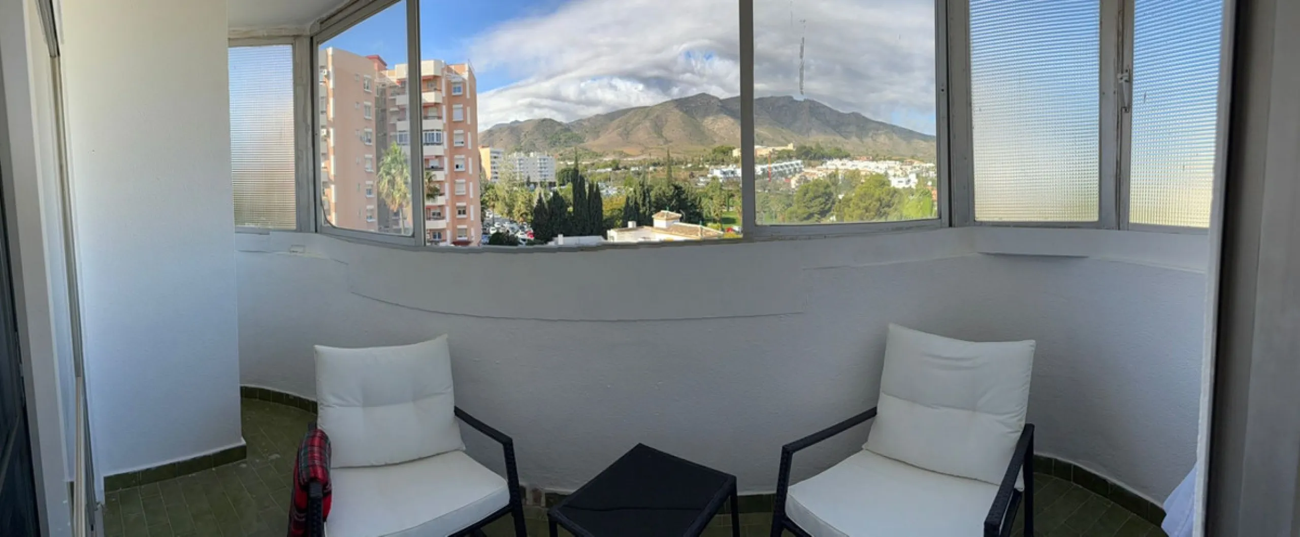 Apartment for Sale in the Center of Torremolinos – Gated Community with Pool and Gardens