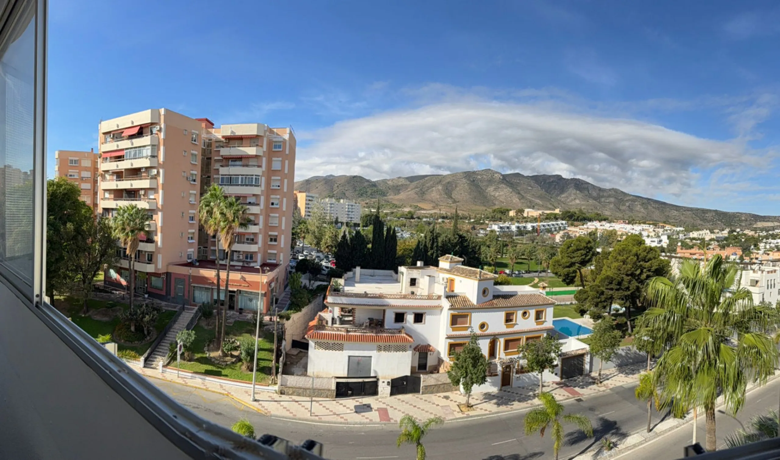 Apartment for Sale in the Center of Torremolinos – Gated Community with Pool and Gardens