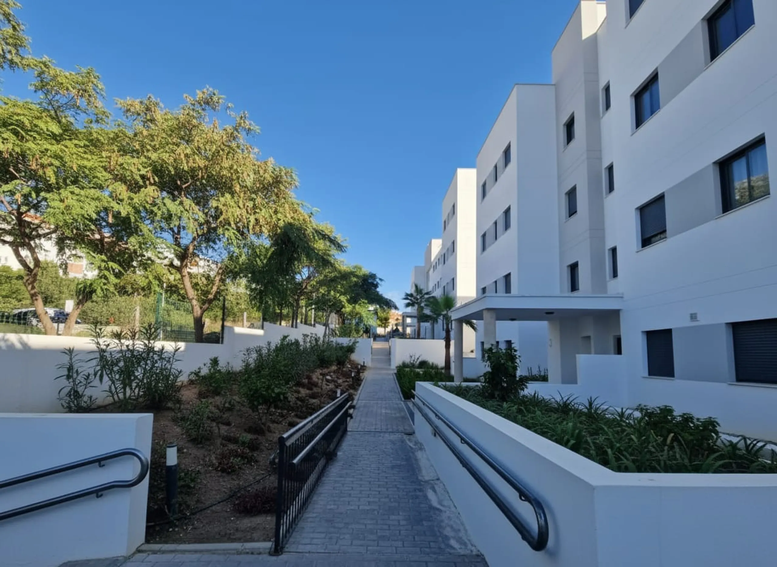 Ground Floor Apartment for sale in Estepona East, Estepona with 2 bedrooms, 2 bathrooms, 2 en suite bathrooms and with orientation south, with communal swimming pool, private garage (1 parking spaces) and private garden. Regarding property dimensions, it 