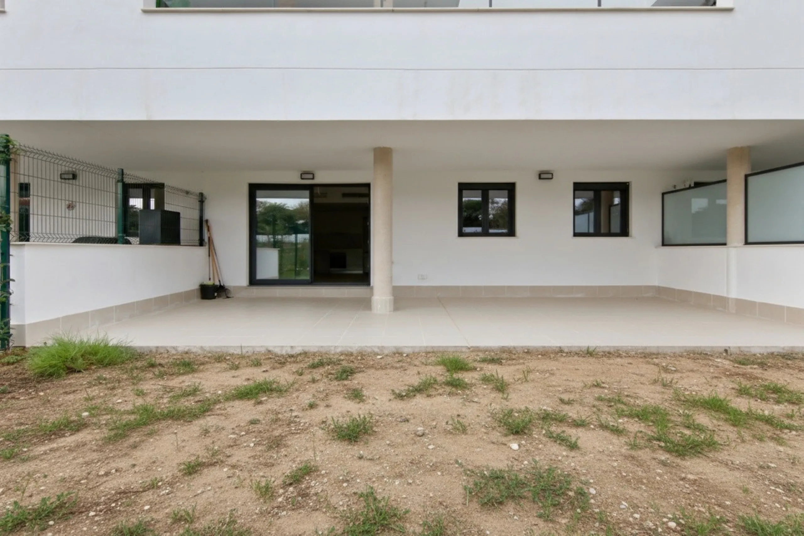 Ground Floor Apartment for sale in Estepona East, Estepona with 2 bedrooms, 2 bathrooms, 2 en suite bathrooms and with orientation south, with communal swimming pool, private garage (1 parking spaces) and private garden. Regarding property dimensions, it 