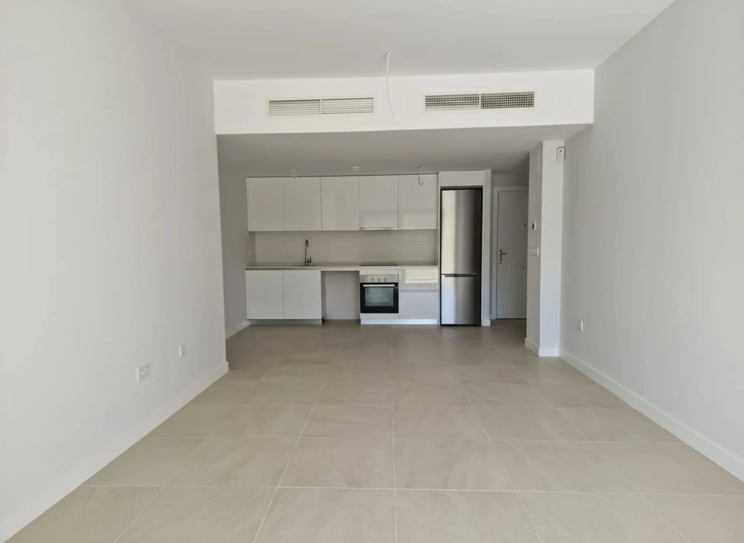 Ground Floor Apartment for sale in Estepona East, Estepona with 2 bedrooms, 2 bathrooms, 2 en suite bathrooms and with orientation south, with communal swimming pool, private garage (1 parking spaces) and private garden. Regarding property dimensions, it 