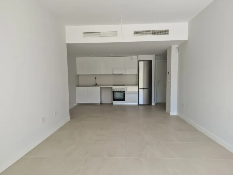 Ground Floor Apartment for sale in Estepona East, Estepona with 2 bedrooms, 2 bathrooms, 2 en suite bathrooms and with orientation south, with communal swimming pool, private garage (1 parking spaces) and private garden. Regarding property dimensions, it 