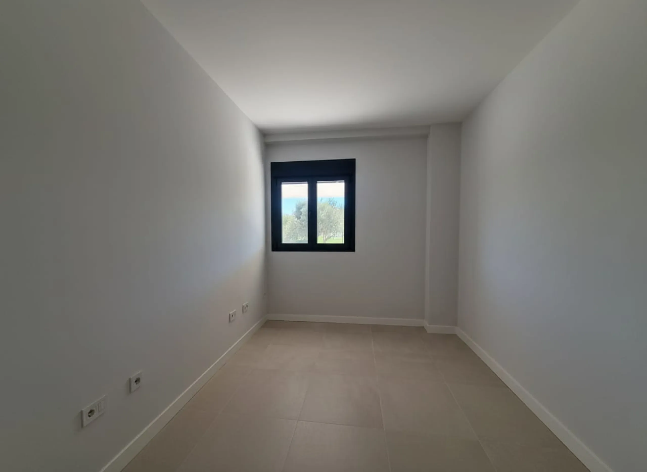 Ground Floor Apartment for sale in Estepona East, Estepona with 2 bedrooms, 2 bathrooms, 2 en suite bathrooms and with orientation south, with communal swimming pool, private garage (1 parking spaces) and private garden. Regarding property dimensions, it 
