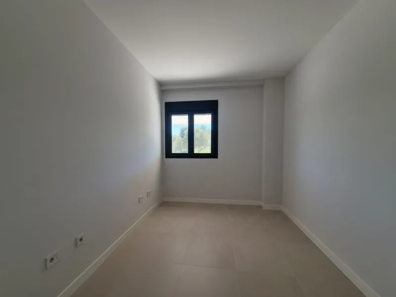 Ground Floor Apartment for sale in Estepona East, Estepona with 2 bedrooms, 2 bathrooms, 2 en suite bathrooms and with orientation south, with communal swimming pool, private garage (1 parking spaces) and private garden. Regarding property dimensions, it 