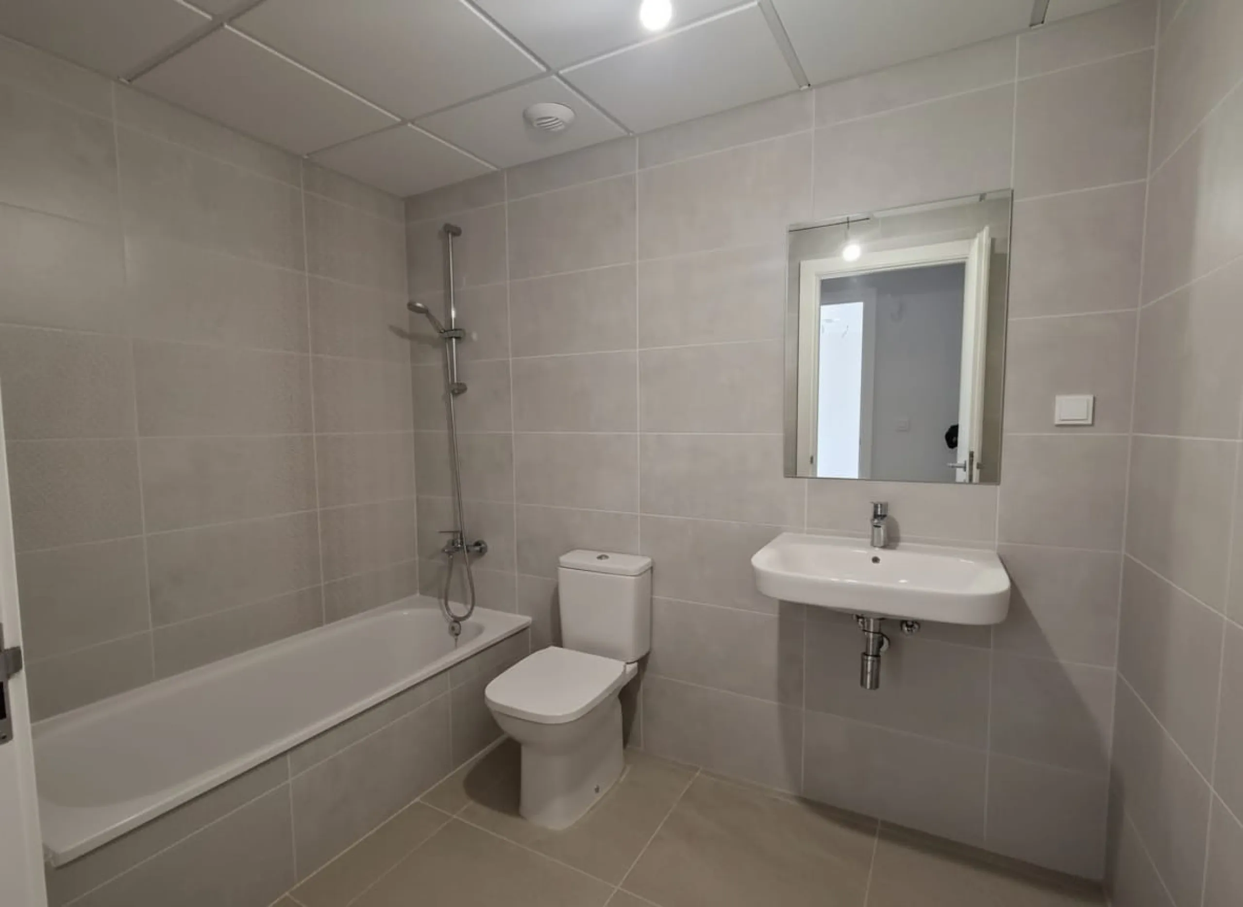 Ground Floor Apartment for sale in Estepona East, Estepona with 2 bedrooms, 2 bathrooms, 2 en suite bathrooms and with orientation south, with communal swimming pool, private garage (1 parking spaces) and private garden. Regarding property dimensions, it 