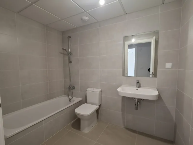 Ground Floor Apartment for sale in Estepona East, Estepona with 2 bedrooms, 2 bathrooms, 2 en suite bathrooms and with orientation south, with communal swimming pool, private garage (1 parking spaces) and private garden. Regarding property dimensions, it 