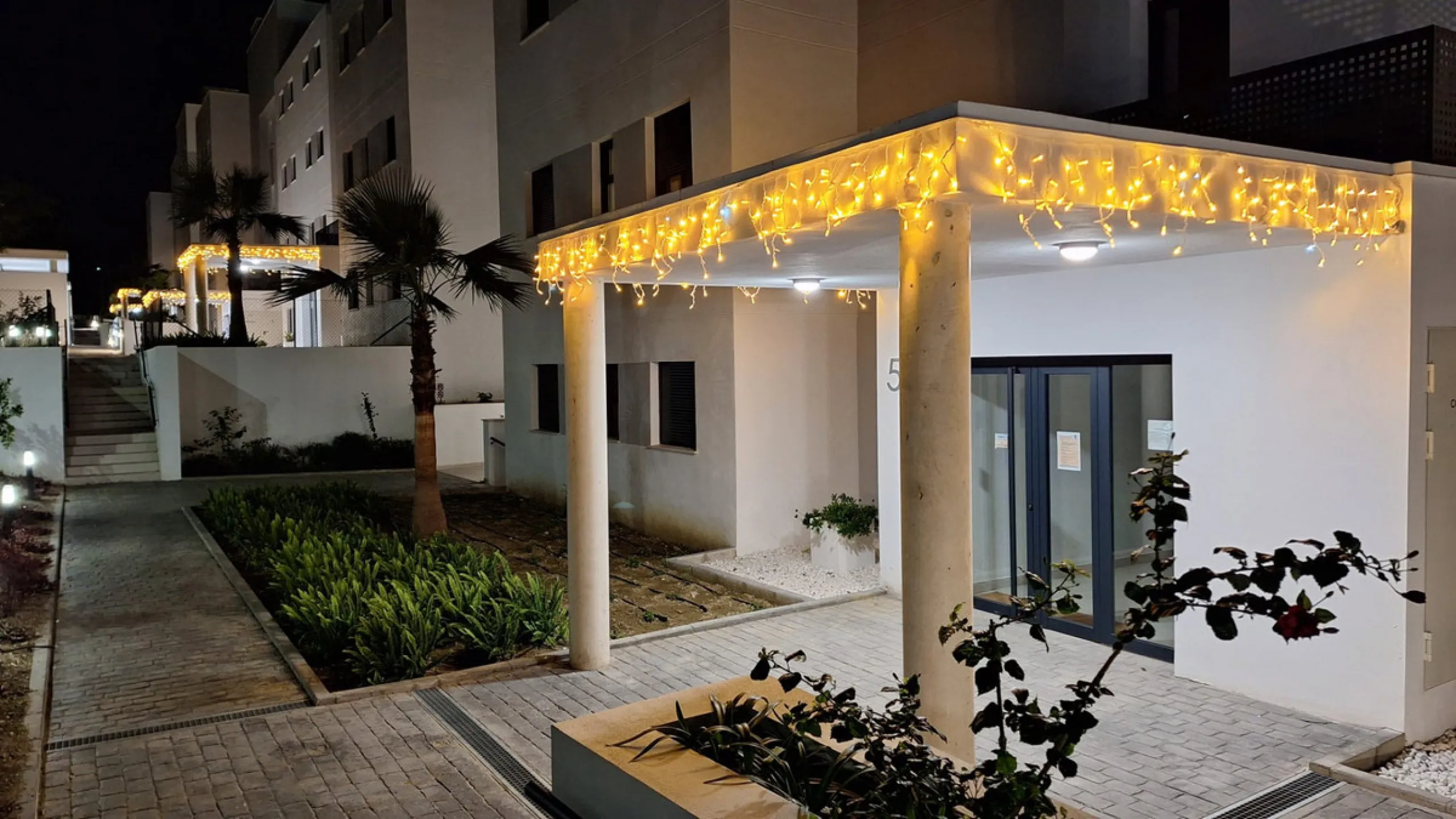 Ground Floor Apartment for sale in Estepona East, Estepona with 2 bedrooms, 2 bathrooms, 2 en suite bathrooms and with orientation south, with communal swimming pool, private garage (1 parking spaces) and private garden. Regarding property dimensions, it 