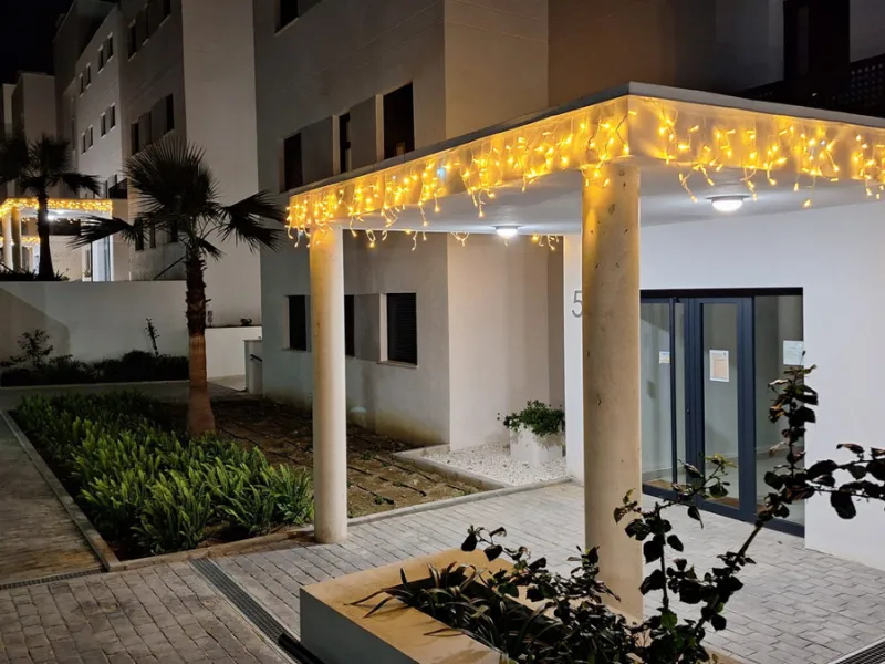 Ground Floor Apartment for sale in Estepona East, Estepona with 2 bedrooms, 2 bathrooms, 2 en suite bathrooms and with orientation south, with communal swimming pool, private garage (1 parking spaces) and private garden. Regarding property dimensions, it 