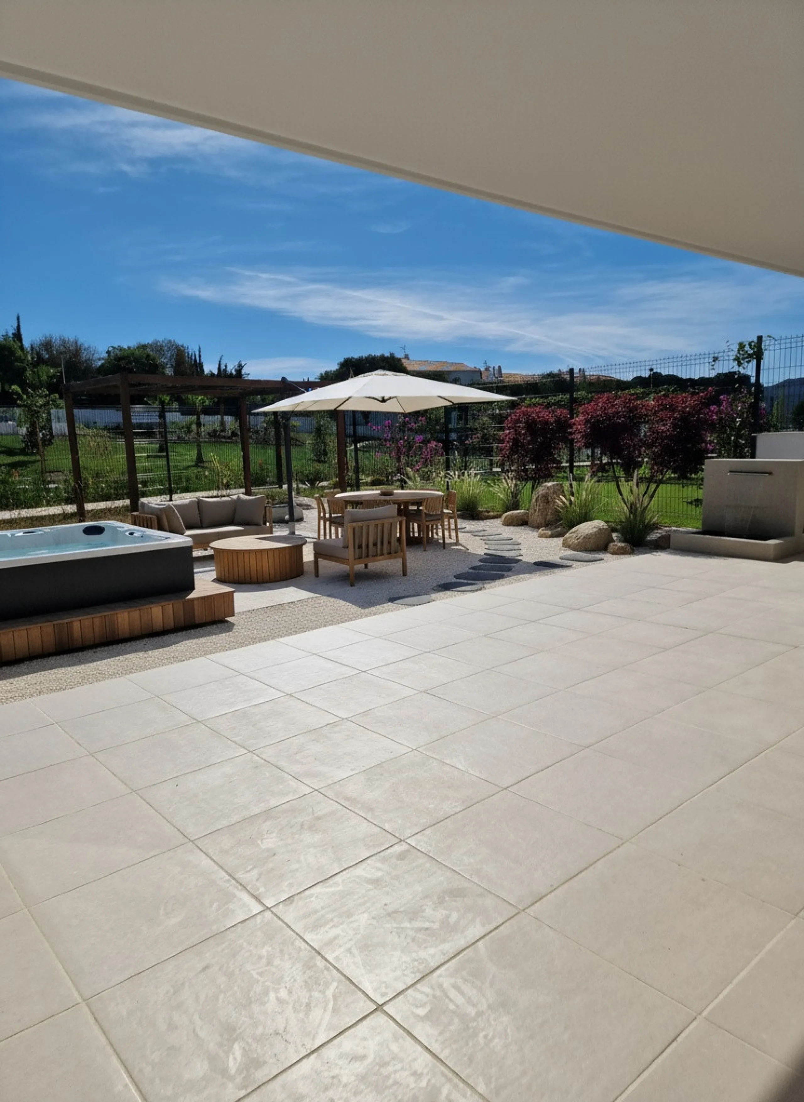 Ground Floor Apartment for sale in Estepona East, Estepona with 2 bedrooms, 2 bathrooms, 2 en suite bathrooms and with orientation south, with communal swimming pool, private garage (1 parking spaces) and private garden. Regarding property dimensions, it 