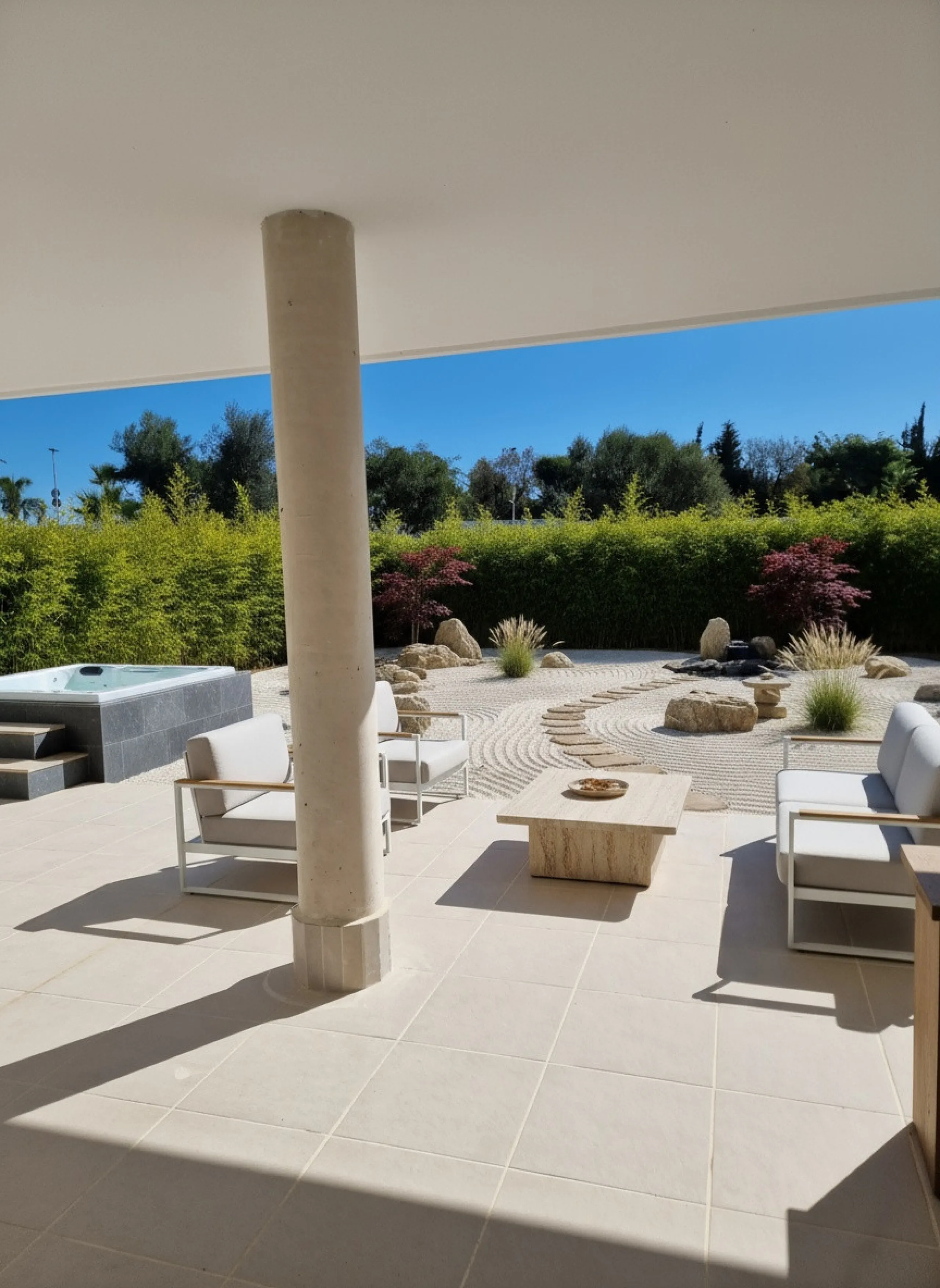 Ground Floor Apartment for sale in Estepona East, Estepona with 2 bedrooms, 2 bathrooms, 2 en suite bathrooms and with orientation south, with communal swimming pool, private garage (1 parking spaces) and private garden. Regarding property dimensions, it 