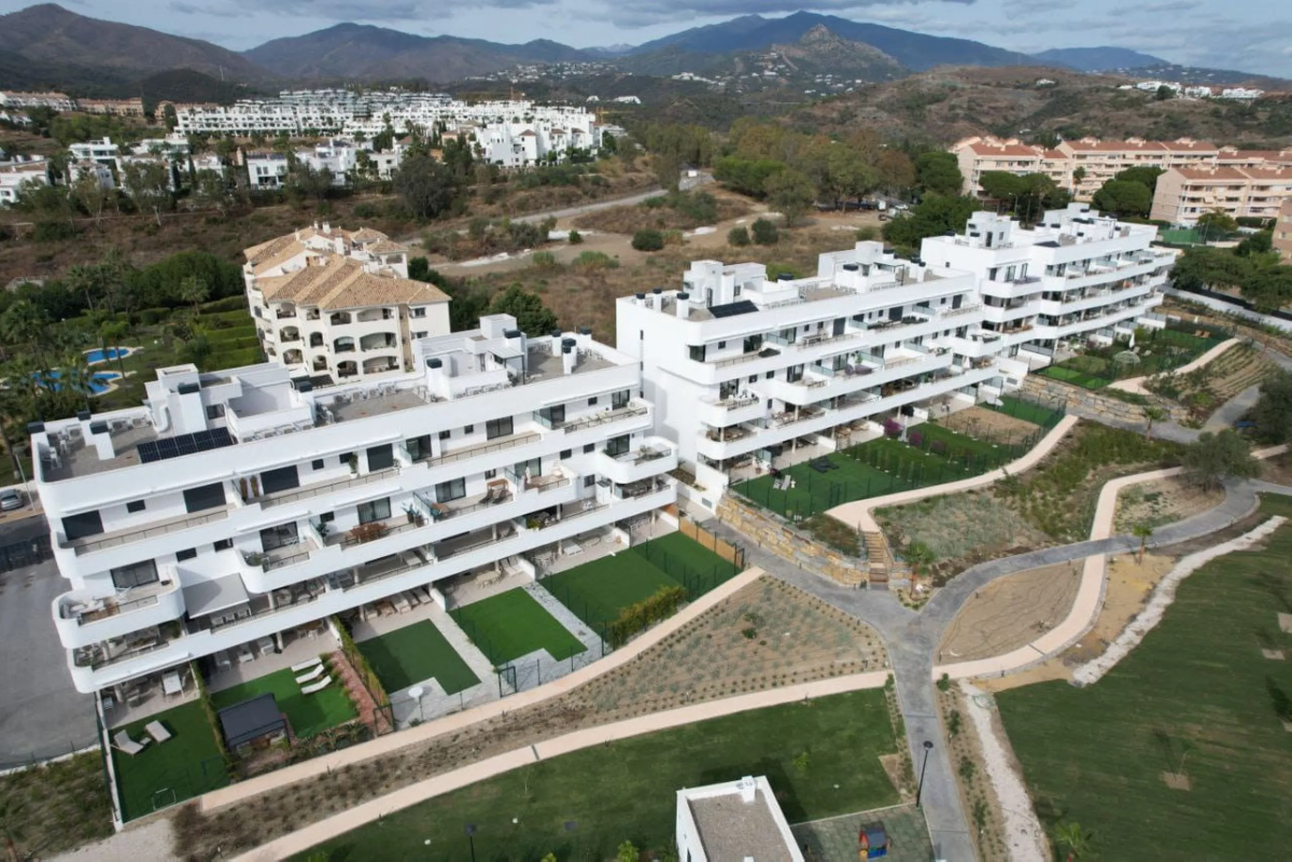 Ground Floor Apartment for sale in Estepona East, Estepona with 2 bedrooms, 2 bathrooms, 2 en suite bathrooms and with orientation south, with communal swimming pool, private garage (1 parking spaces) and private garden. Regarding property dimensions, it 