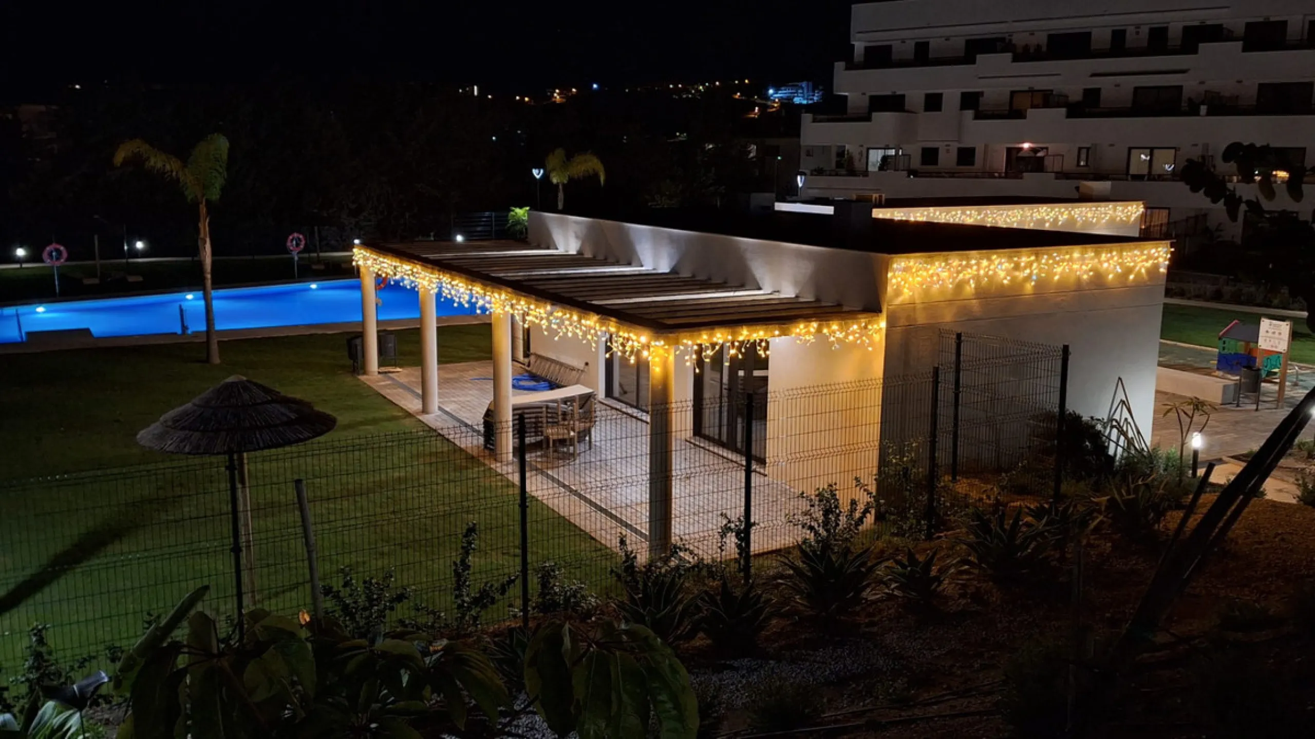 Ground Floor Apartment for sale in Estepona East, Estepona with 2 bedrooms, 2 bathrooms, 2 en suite bathrooms and with orientation south, with communal swimming pool, private garage (1 parking spaces) and private garden. Regarding property dimensions, it 
