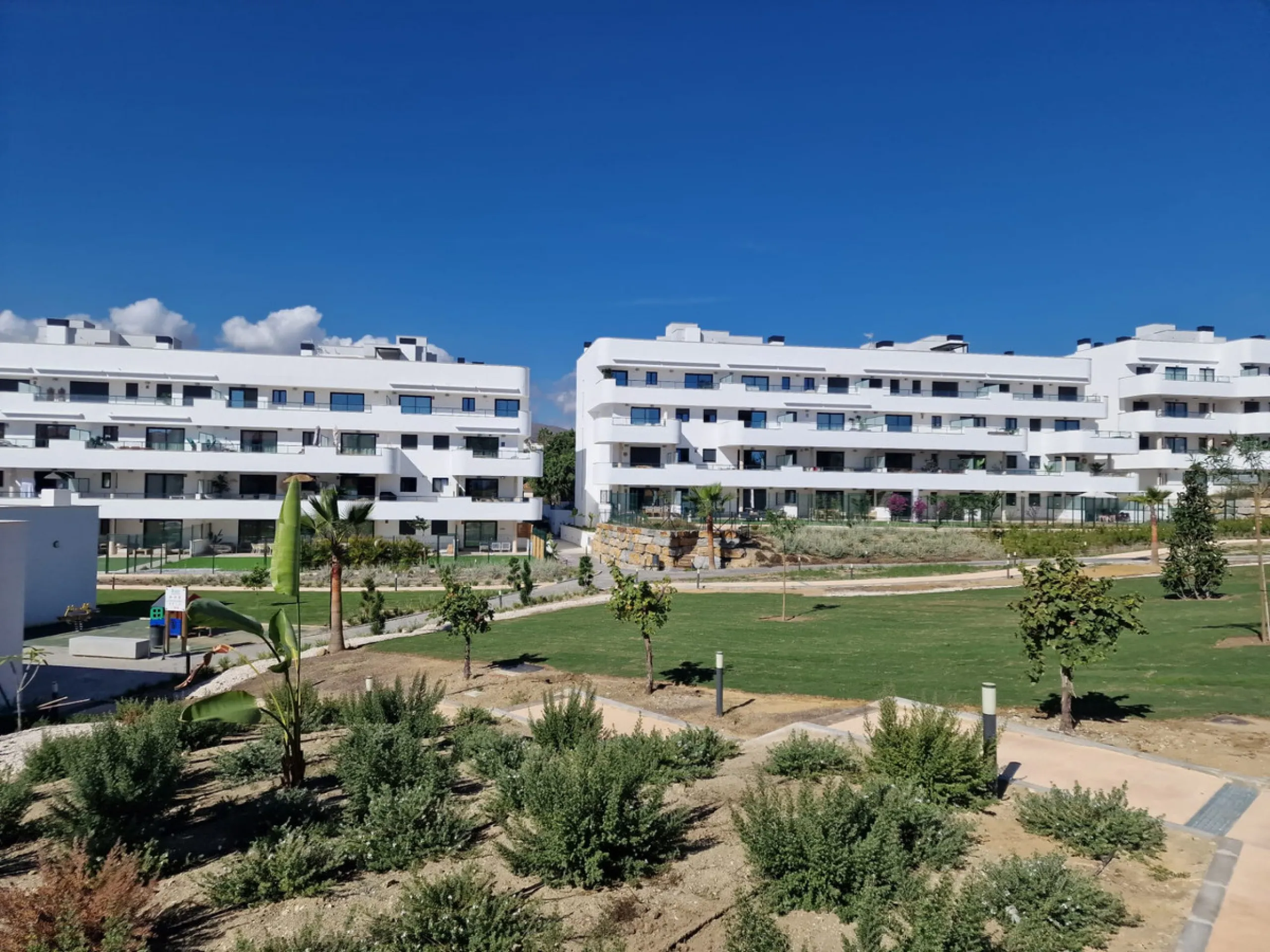 Ground Floor Apartment for sale in Estepona East, Estepona with 2 bedrooms, 2 bathrooms, 2 en suite bathrooms and with orientation south, with communal swimming pool, private garage (1 parking spaces) and private garden. Regarding property dimensions, it 