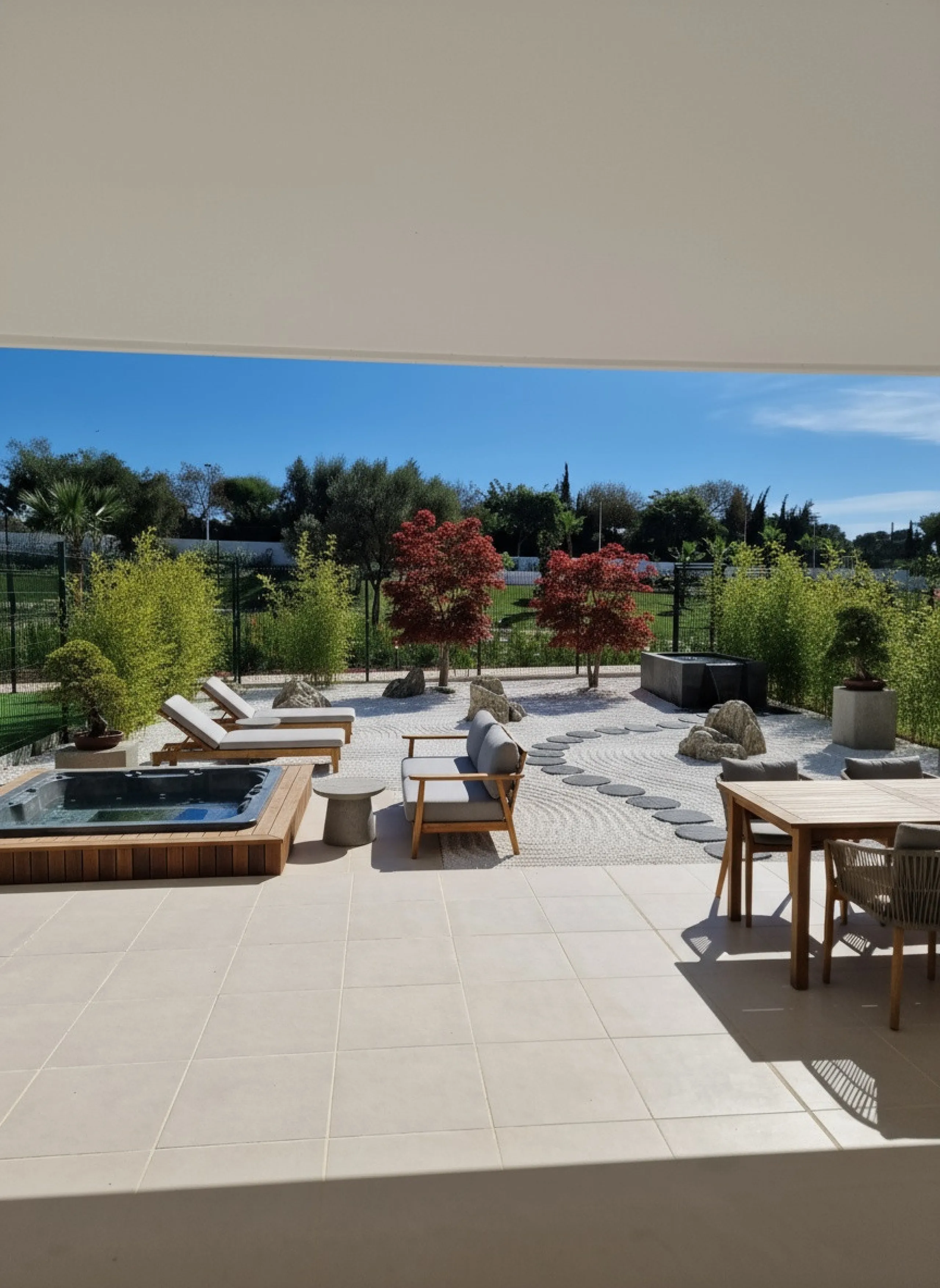 Ground Floor Apartment for sale in Estepona East, Estepona with 2 bedrooms, 2 bathrooms, 2 en suite bathrooms and with orientation south, with communal swimming pool, private garage (1 parking spaces) and private garden. Regarding property dimensions, it 