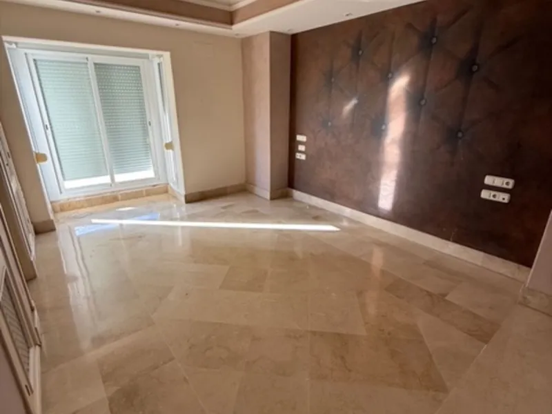 A rare opportunity to find a penthouse in Nueva Andalucia with almost 300 m2 terrace wrapped around the 3 bed apartment.