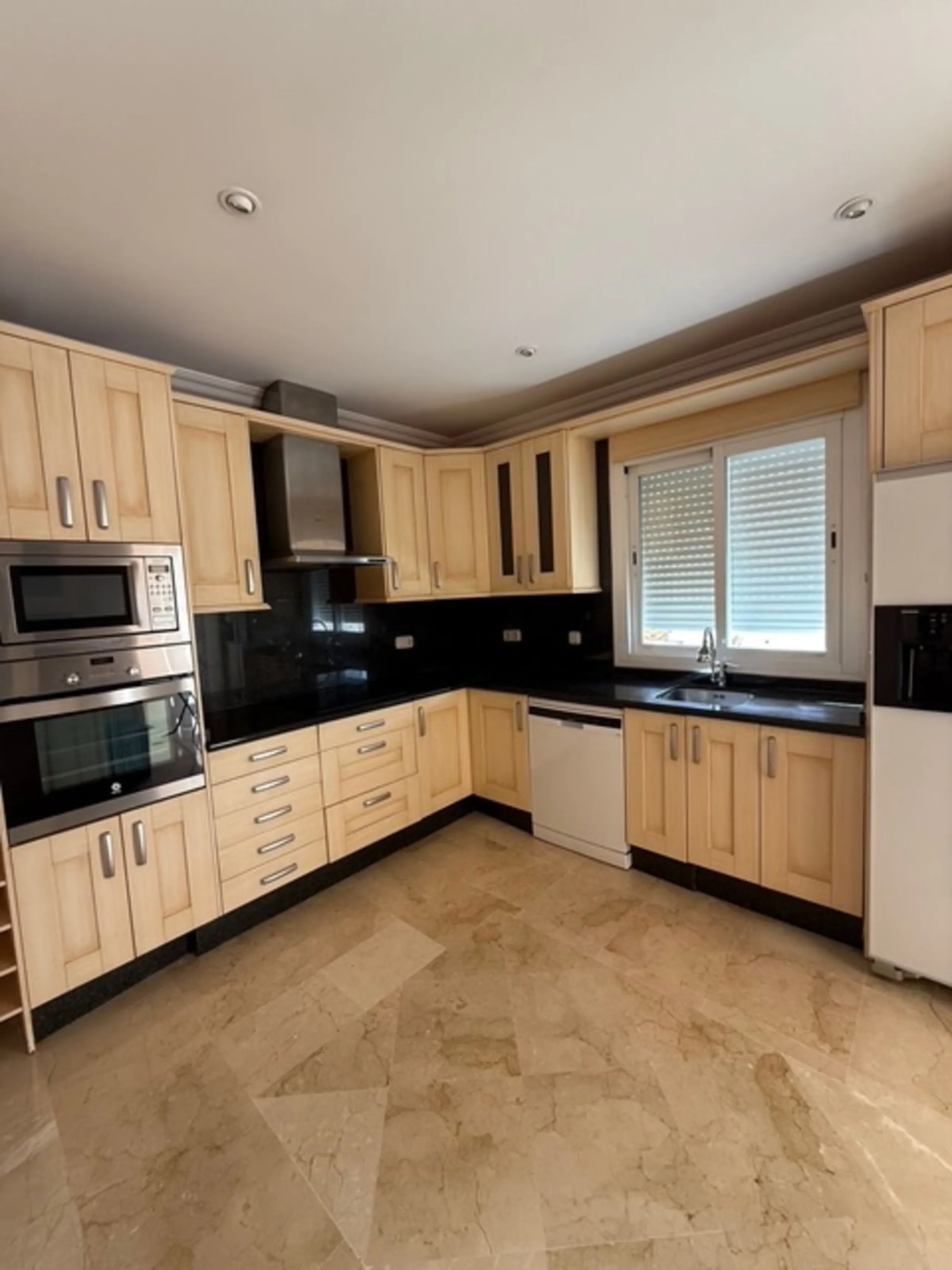 A rare opportunity to find a penthouse in Nueva Andalucia with almost 300 m2 terrace wrapped around the 3 bed apartment.