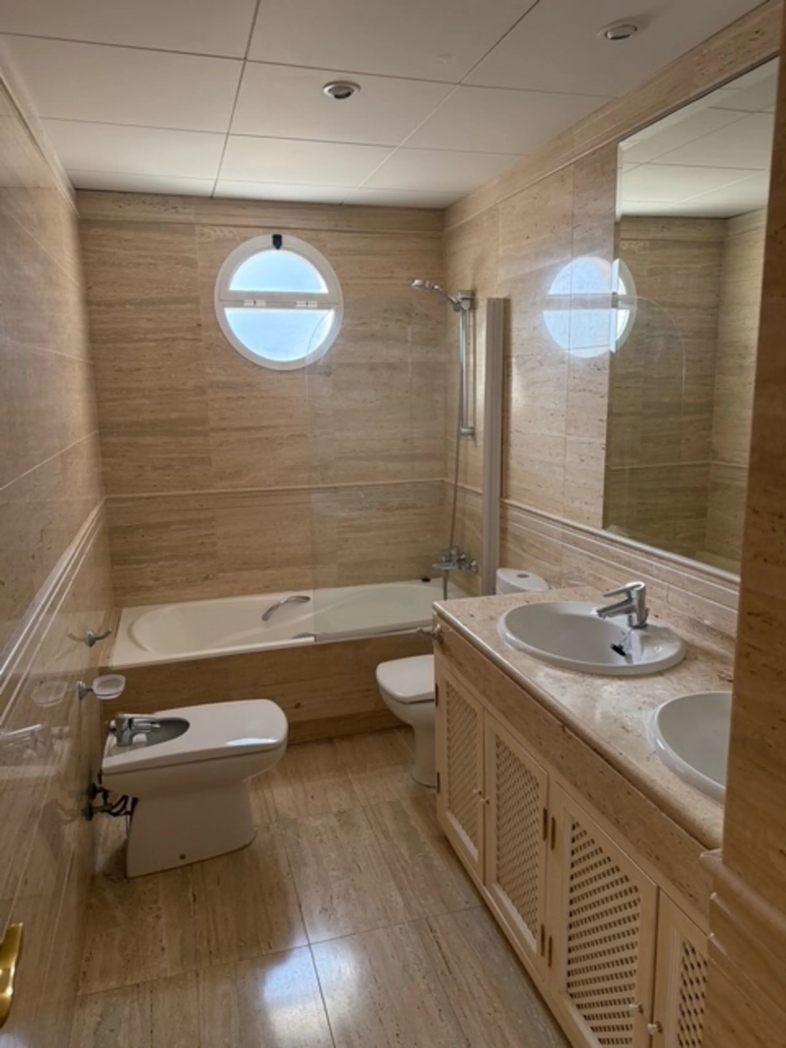 A rare opportunity to find a penthouse in Nueva Andalucia with almost 300 m2 terrace wrapped around the 3 bed apartment.