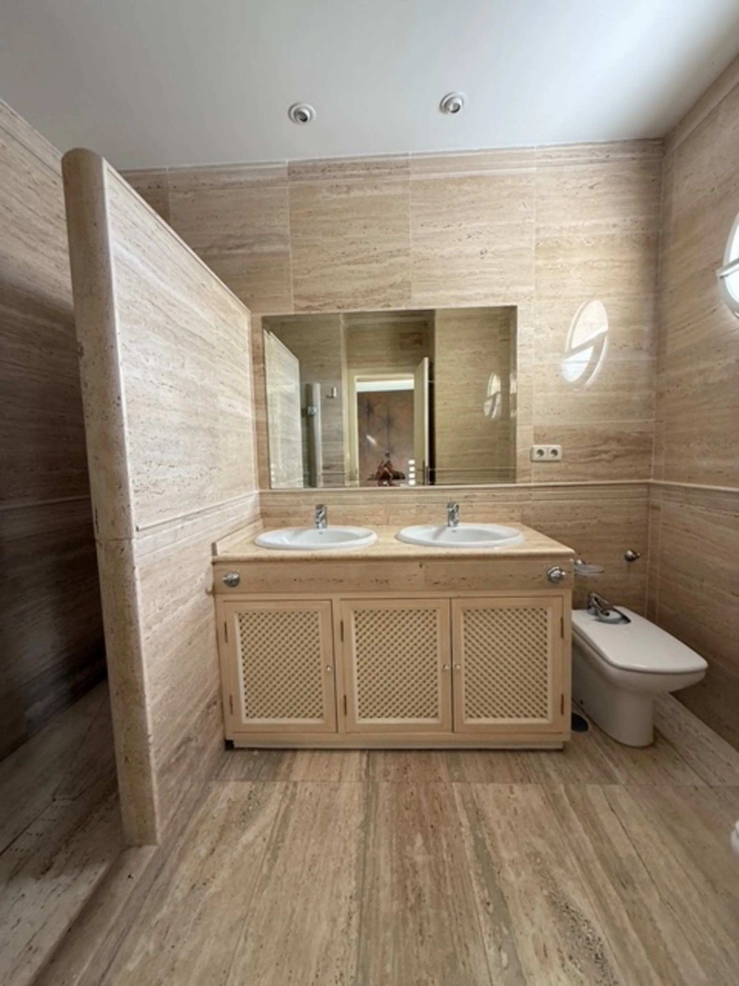 A rare opportunity to find a penthouse in Nueva Andalucia with almost 300 m2 terrace wrapped around the 3 bed apartment.