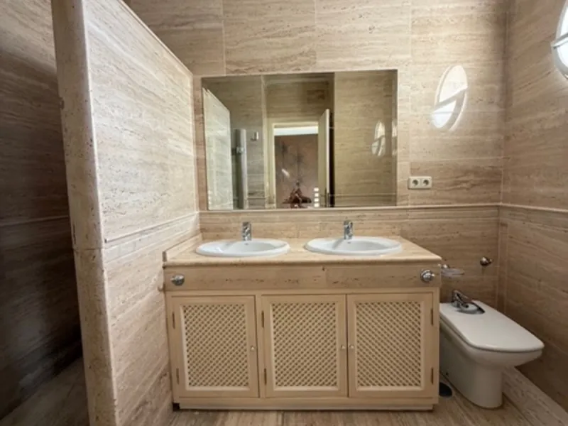 A rare opportunity to find a penthouse in Nueva Andalucia with almost 300 m2 terrace wrapped around the 3 bed apartment.
