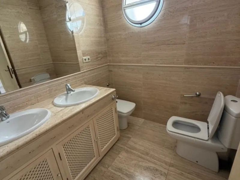 A rare opportunity to find a penthouse in Nueva Andalucia with almost 300 m2 terrace wrapped around the 3 bed apartment.
