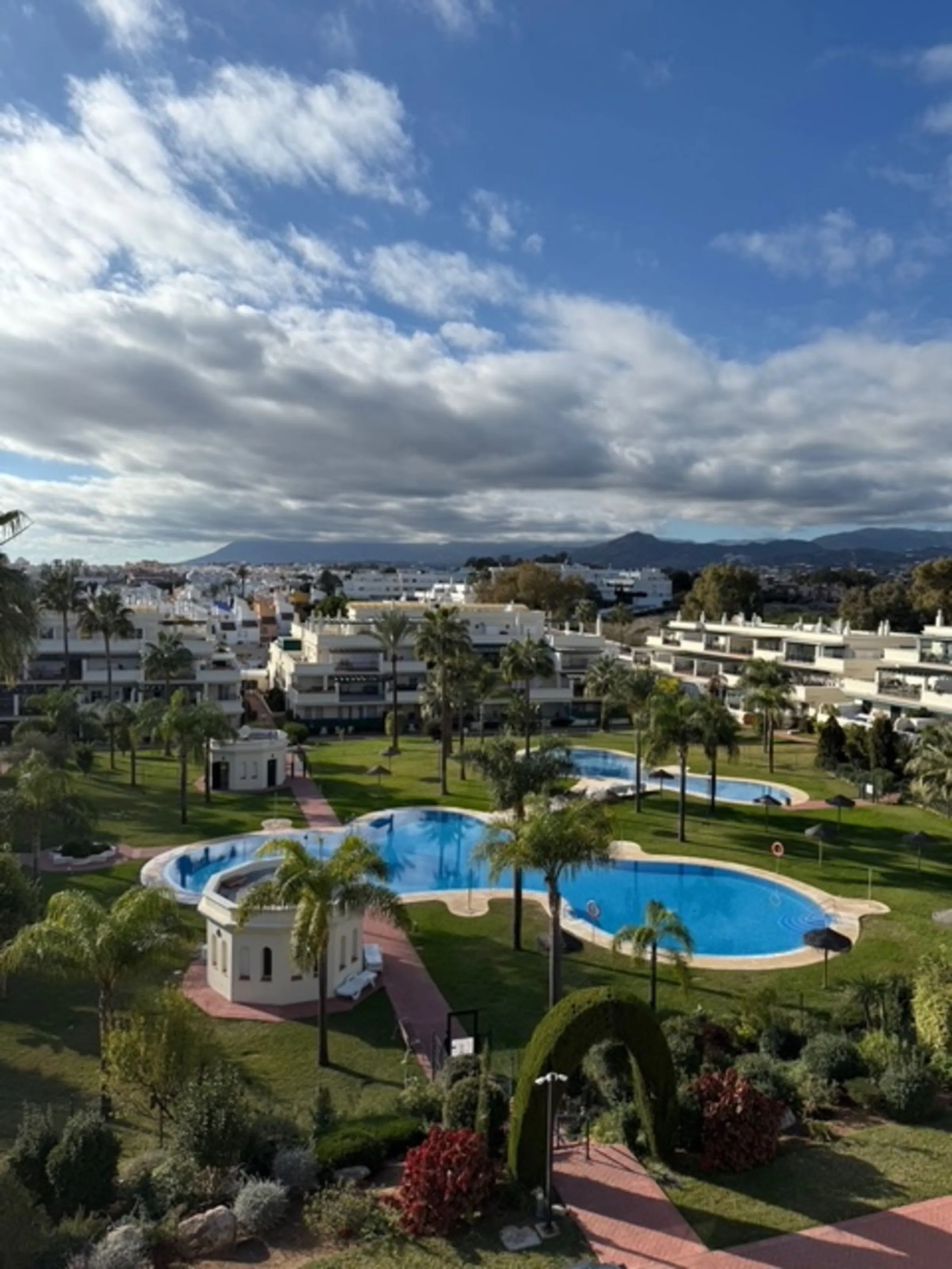 A rare opportunity to find a penthouse in Nueva Andalucia with almost 300 m2 terrace wrapped around the 3 bed apartment.