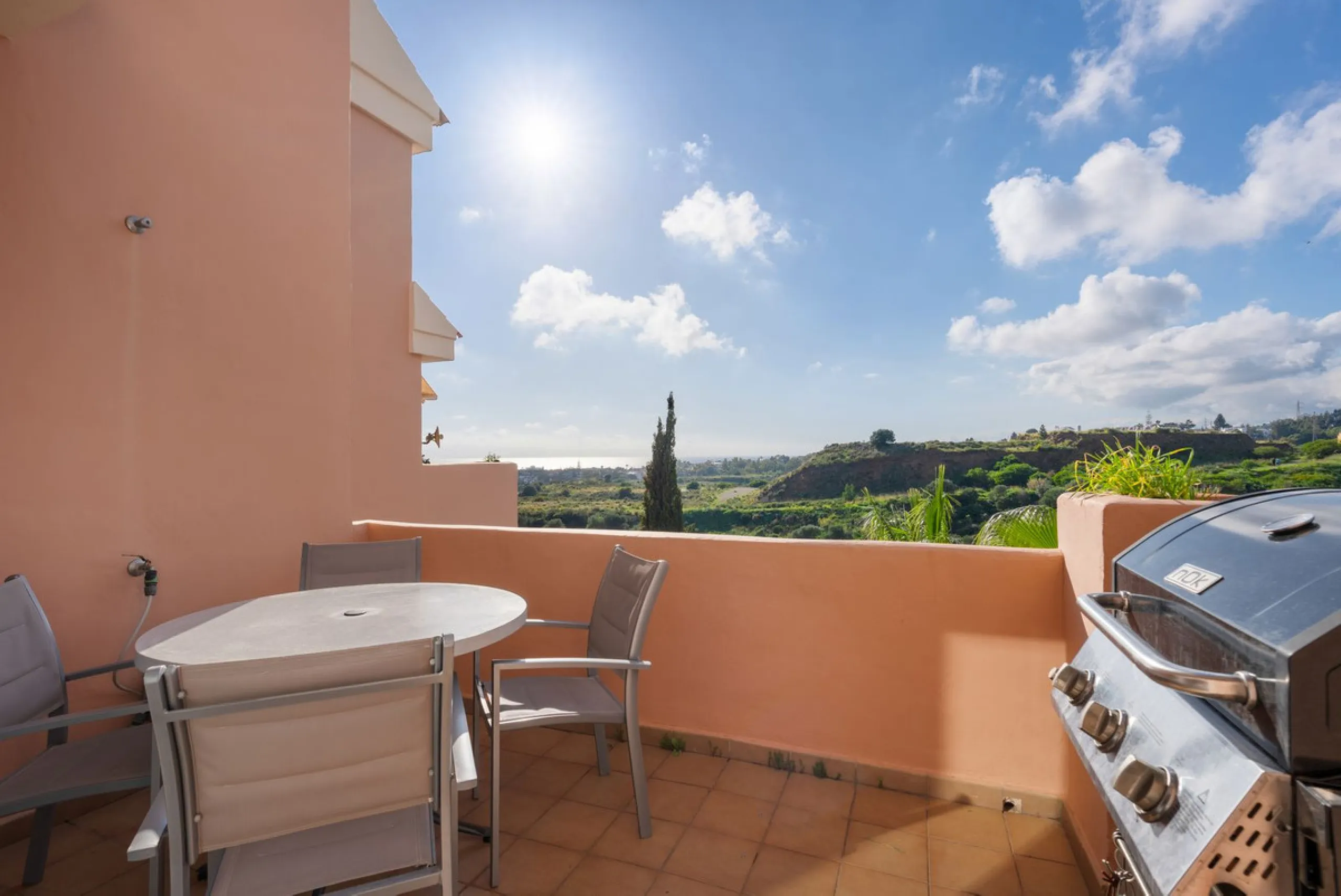 Modern 2-Bedroom with Private Underground Parking with lift access & a community Pool