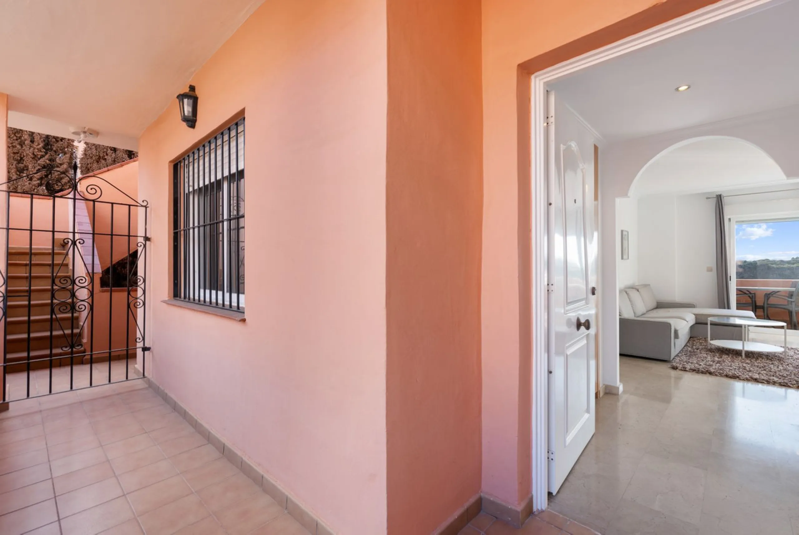 Modern 2-Bedroom with Private Underground Parking with lift access & a community Pool