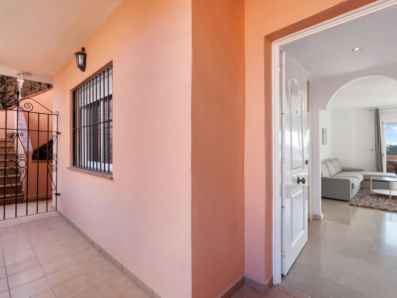 Modern 2-Bedroom with Private Underground Parking with lift access & a community Pool