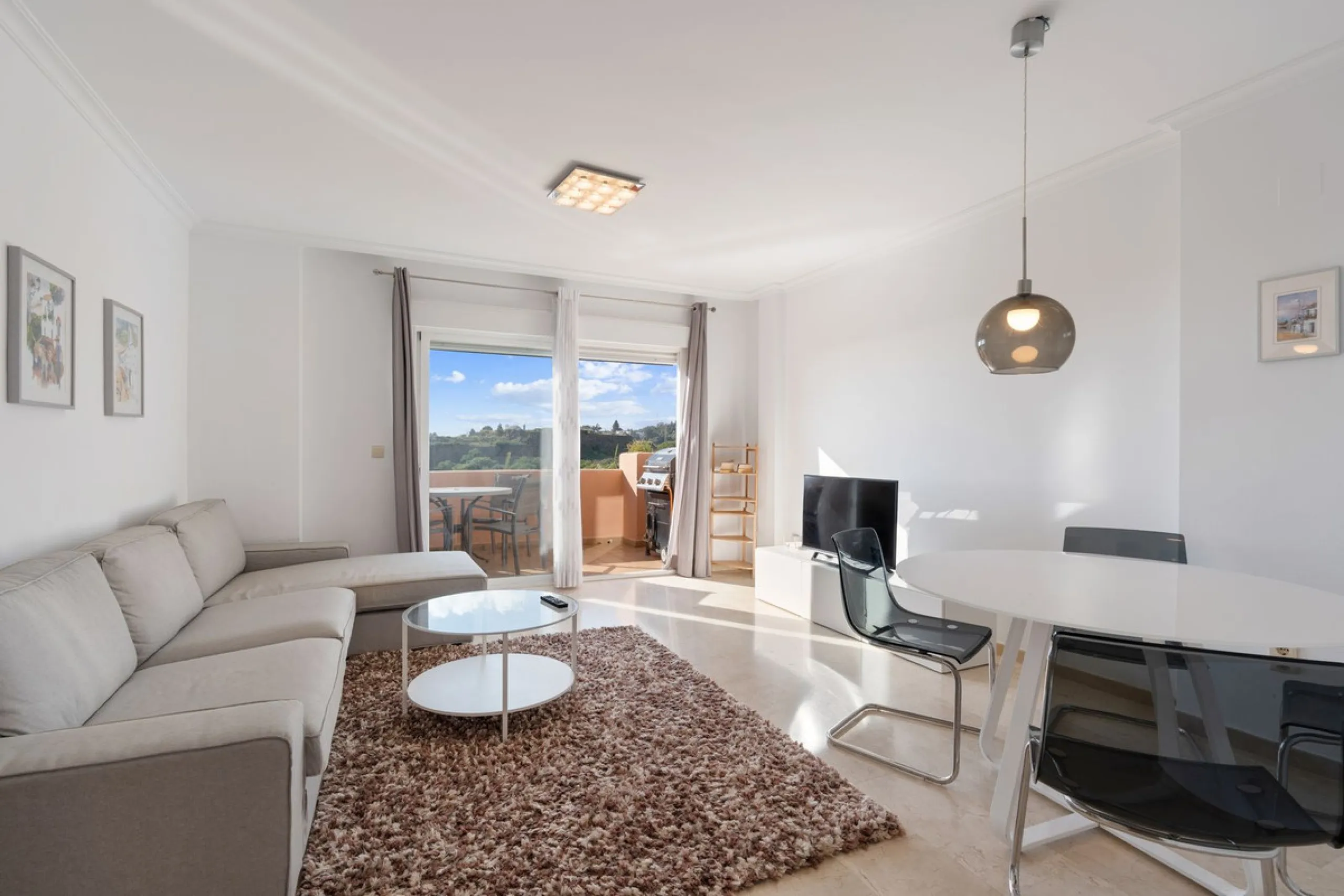 Modern 2-Bedroom with Private Underground Parking with lift access & a community Pool