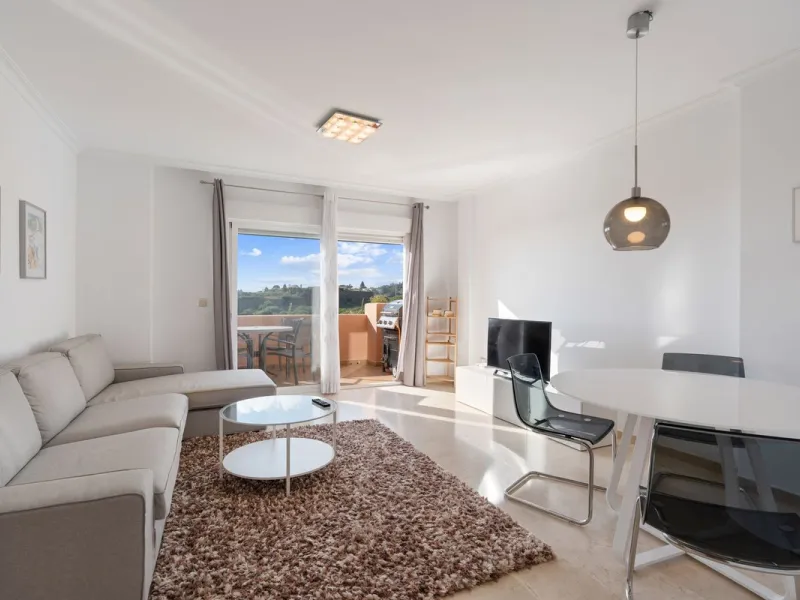 Modern 2-Bedroom with Private Underground Parking with lift access & a community Pool