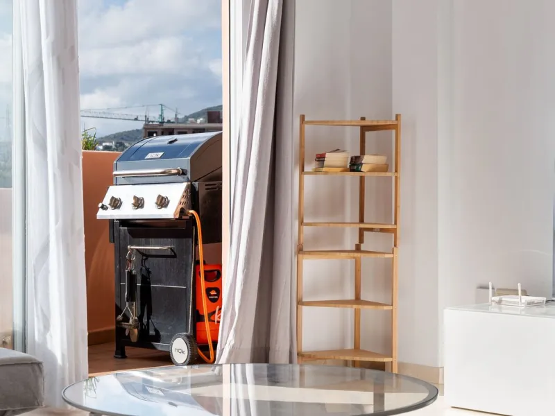 Modern 2-Bedroom with Private Underground Parking with lift access & a community Pool