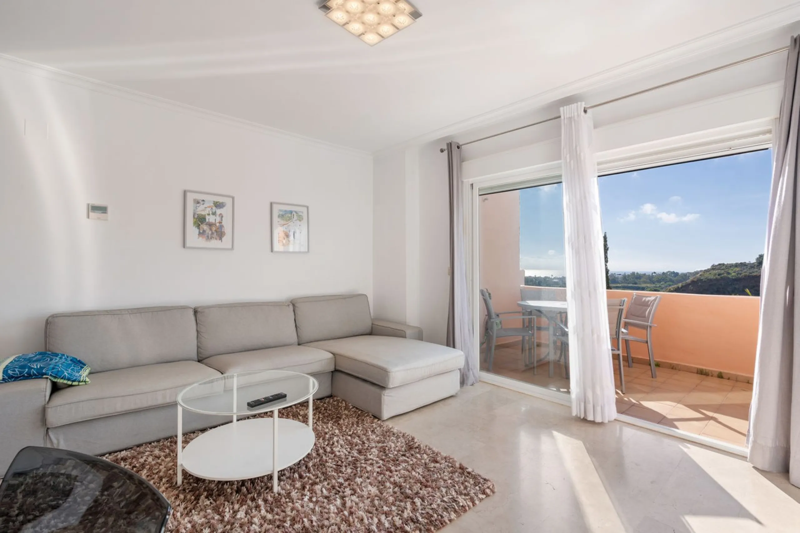 Modern 2-Bedroom with Private Underground Parking with lift access & a community Pool