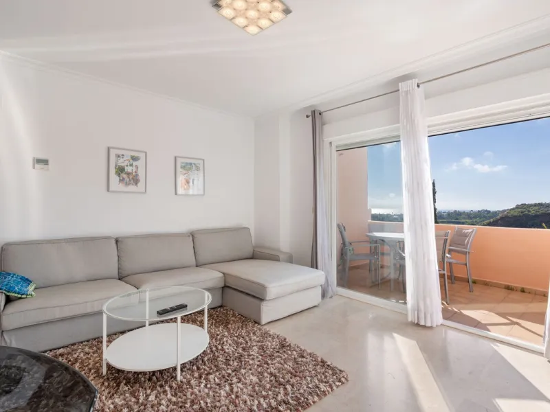 Modern 2-Bedroom with Private Underground Parking with lift access & a community Pool