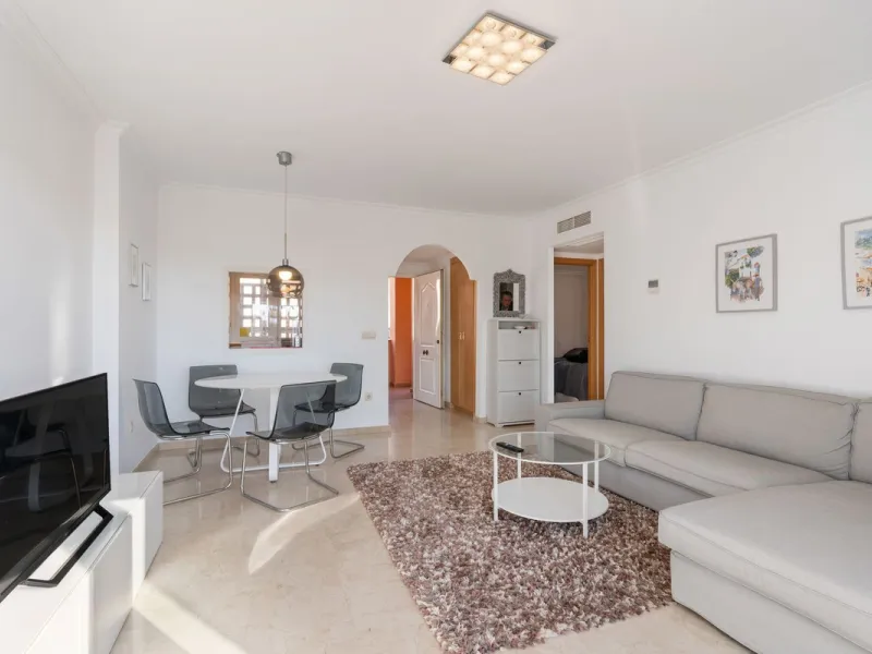 Modern 2-Bedroom with Private Underground Parking with lift access & a community Pool