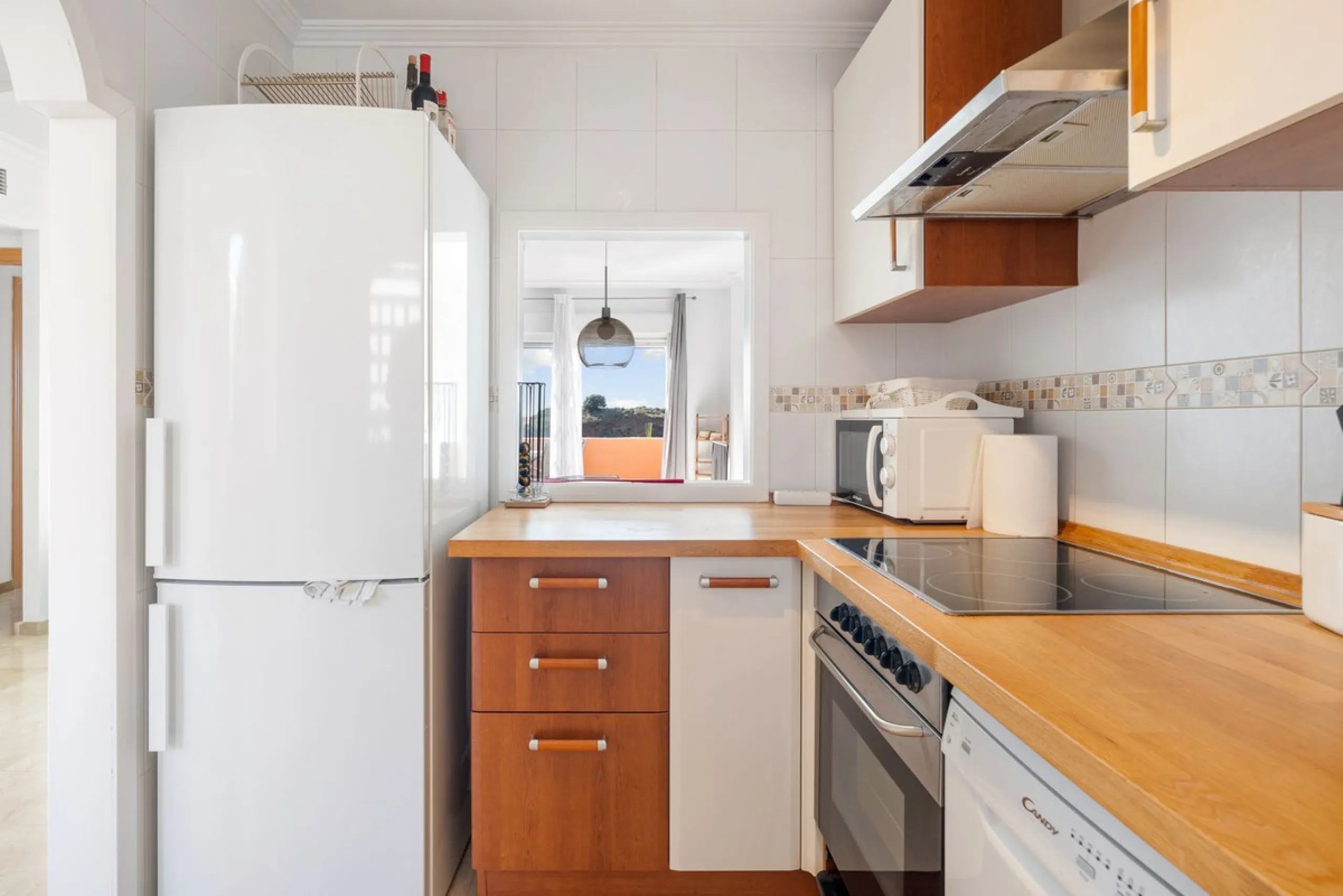 Modern 2-Bedroom with Private Underground Parking with lift access & a community Pool