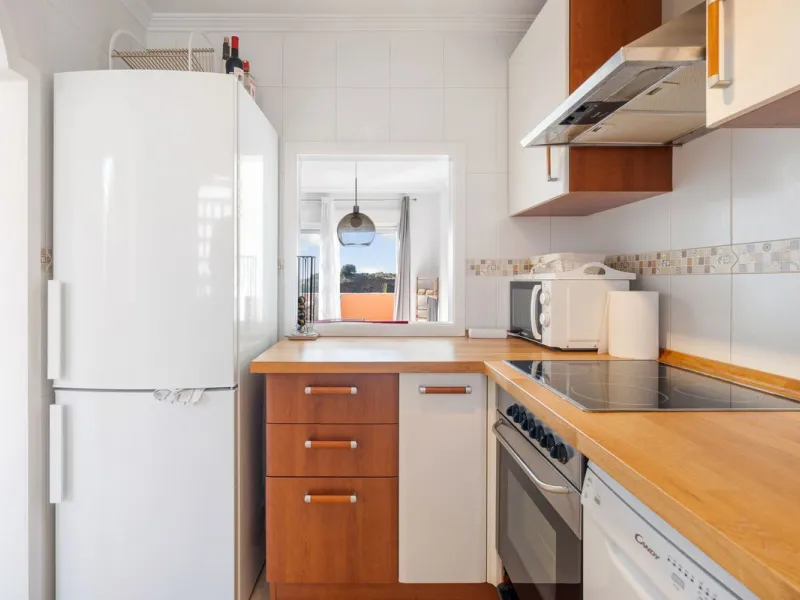 Modern 2-Bedroom with Private Underground Parking with lift access & a community Pool