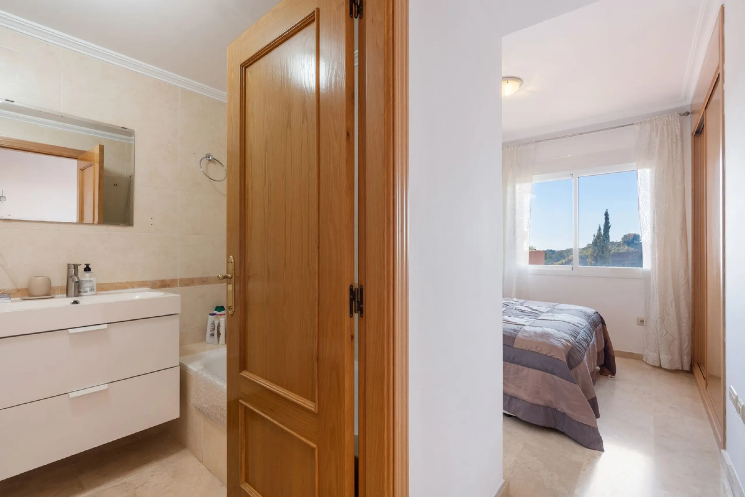 Modern 2-Bedroom with Private Underground Parking with lift access & a community Pool